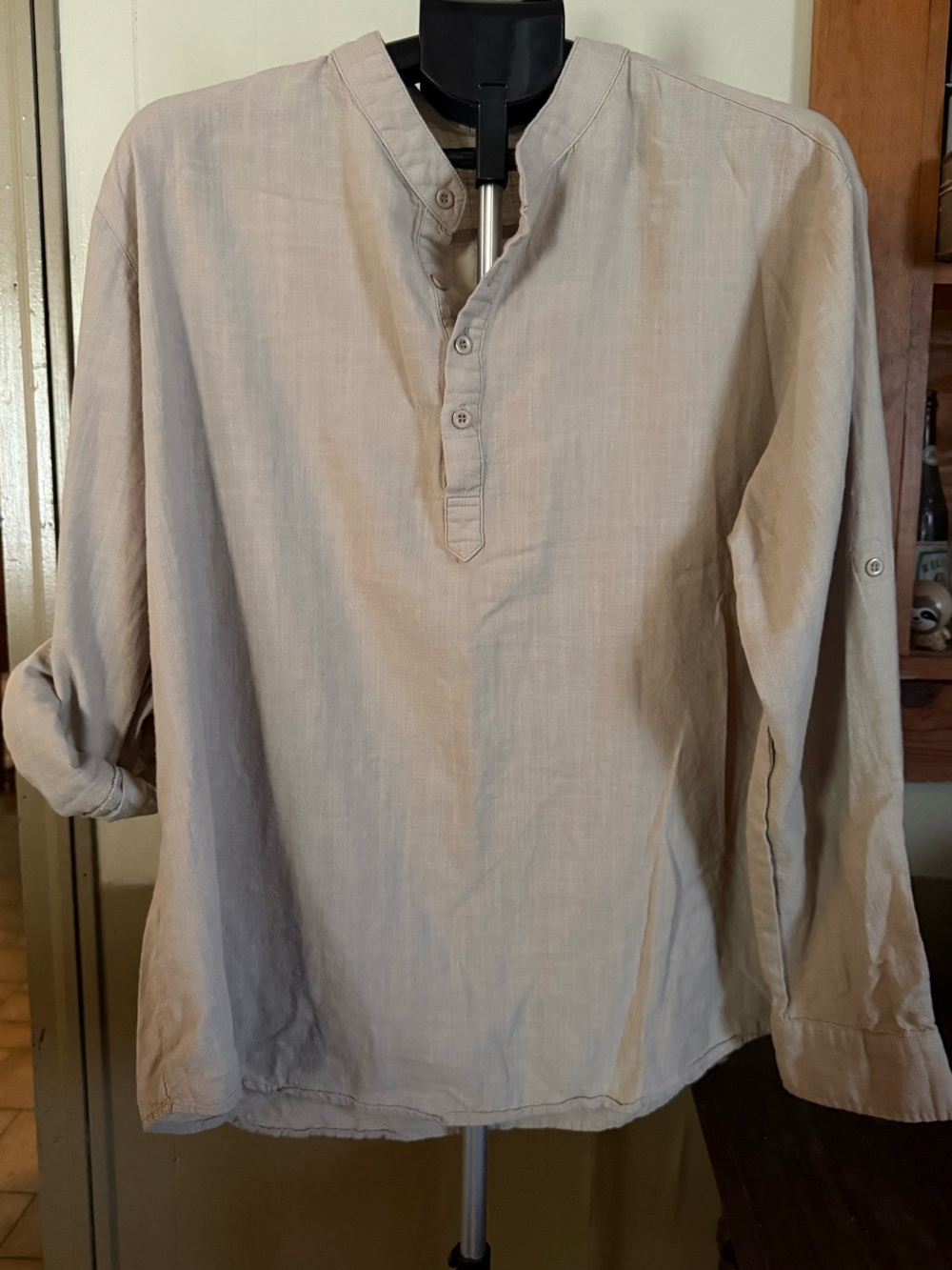 Casual Long-Sleeve Henley Shirt in Beige - Relaxed Button-Front Great Condition
